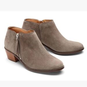 Vionic Joy Serena Ankle Boot in Greige Size 7.5